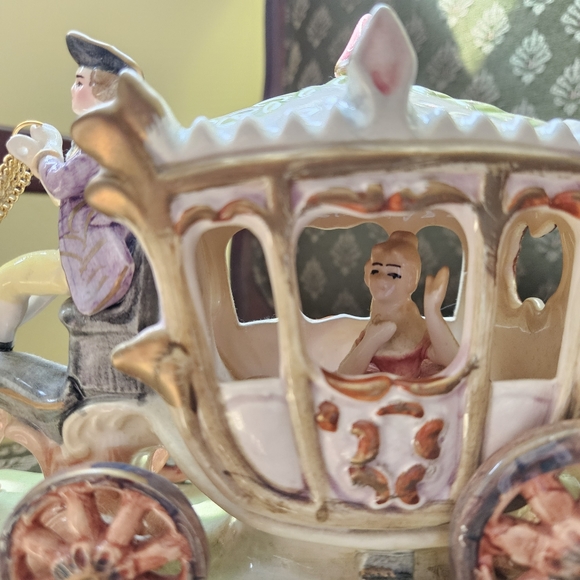 Cinderella and her carriage - Picture 4 of 9